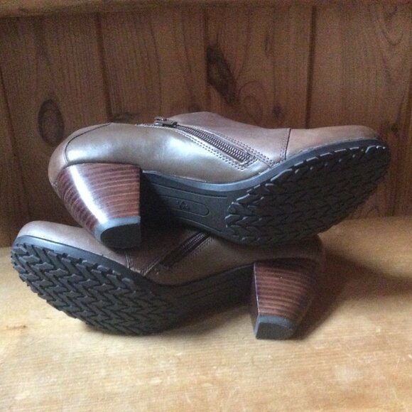 Yuu Tammy Light Brown Leather Upper Stacked Heel Western Ankle Boot Size 8.5M - Picture 3 of 10